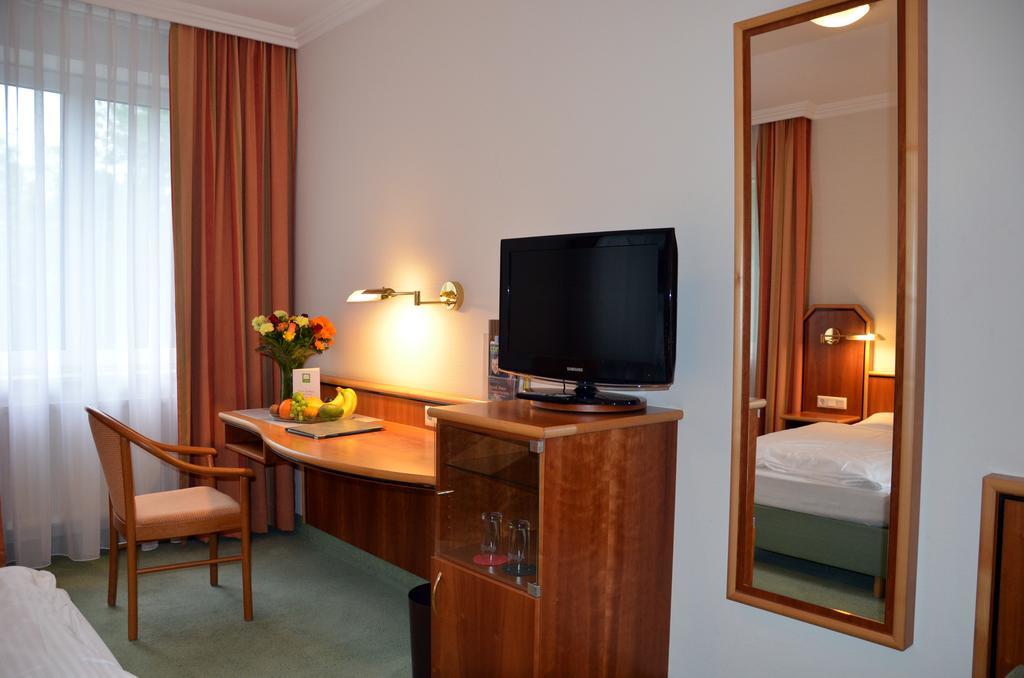 Hotel Haus Am Park Bad Homburg vor der Hoehe Luaran gambar