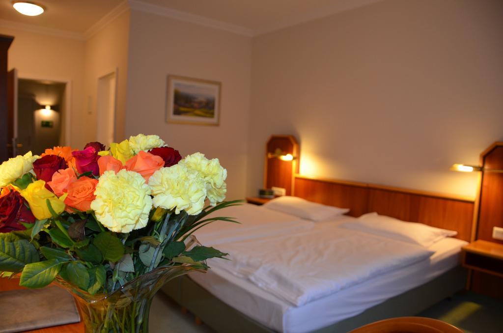 Hotel Haus Am Park Bad Homburg vor der Hoehe Luaran gambar