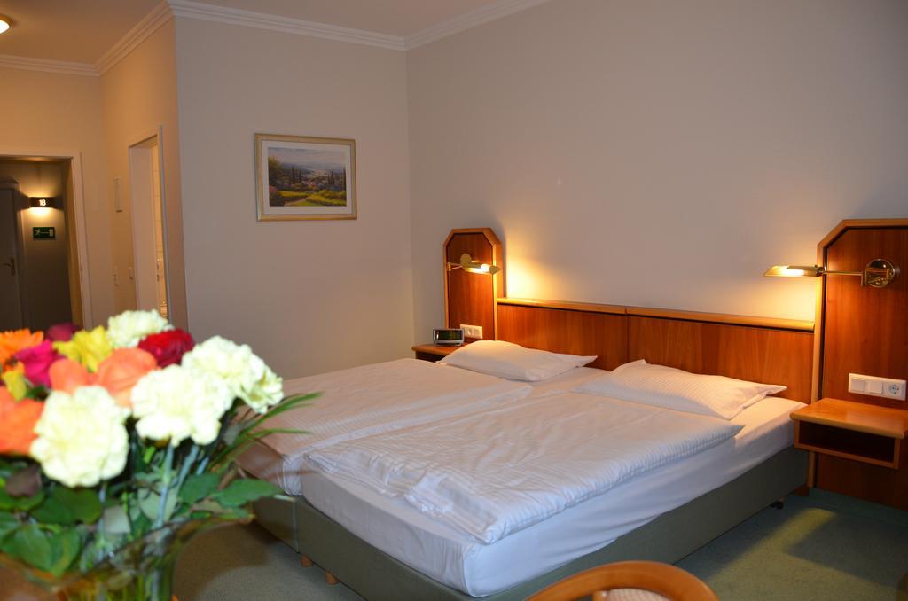 Hotel Haus Am Park Bad Homburg vor der Hoehe Luaran gambar
