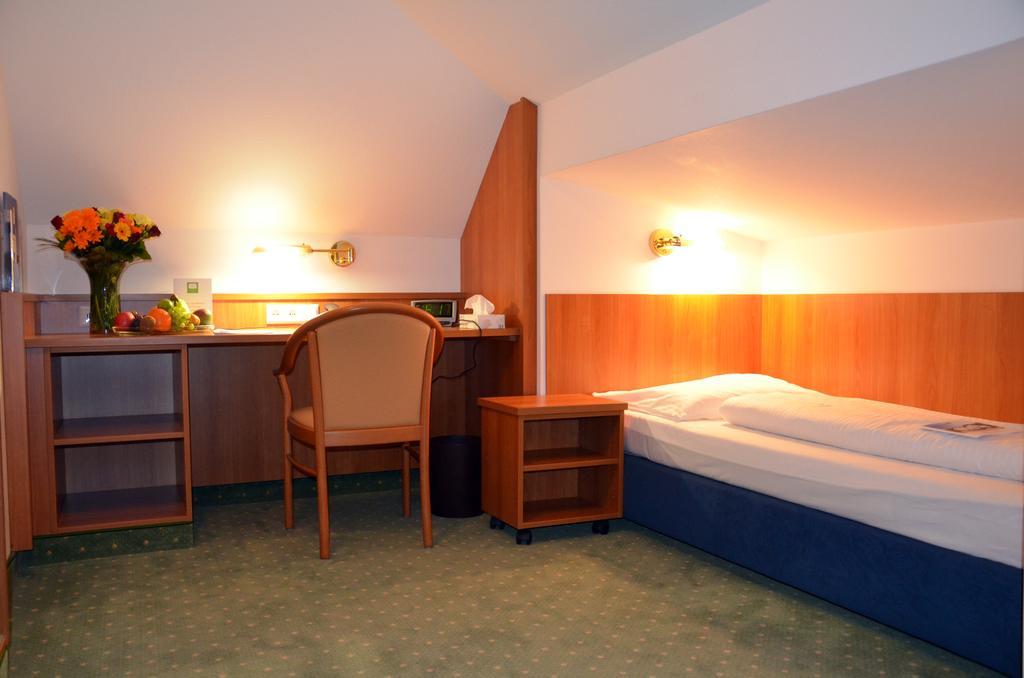 Hotel Haus Am Park Bad Homburg vor der Hoehe Luaran gambar