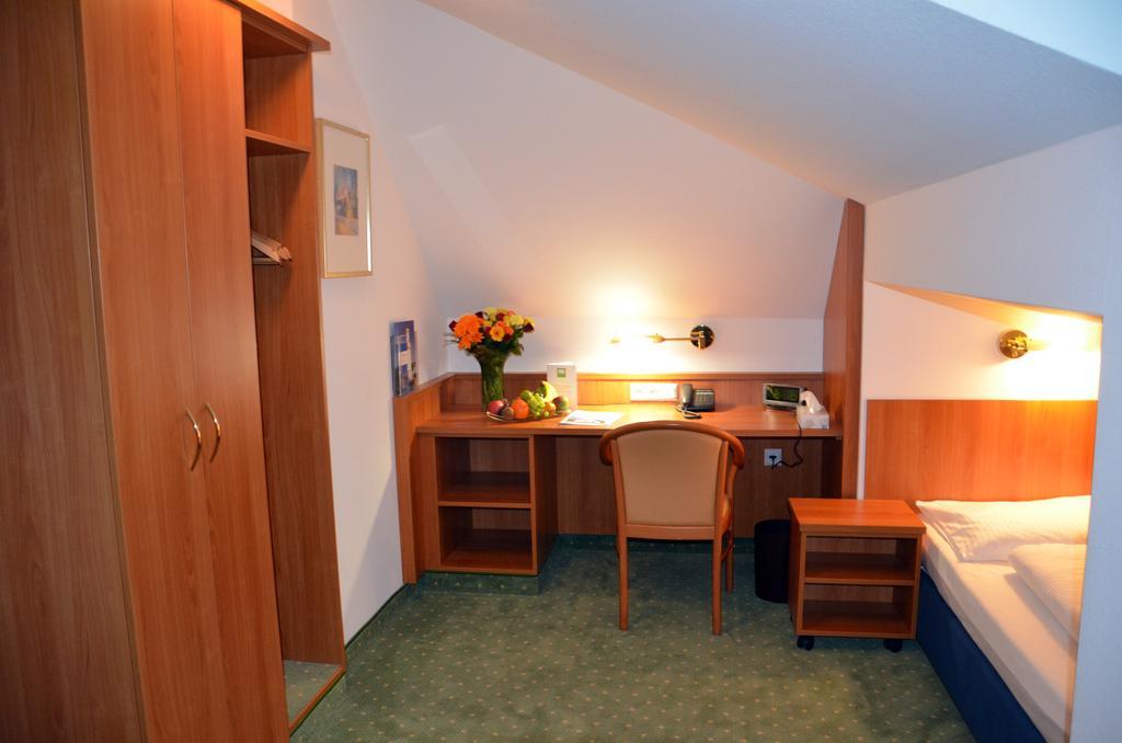Hotel Haus Am Park Bad Homburg vor der Hoehe Luaran gambar